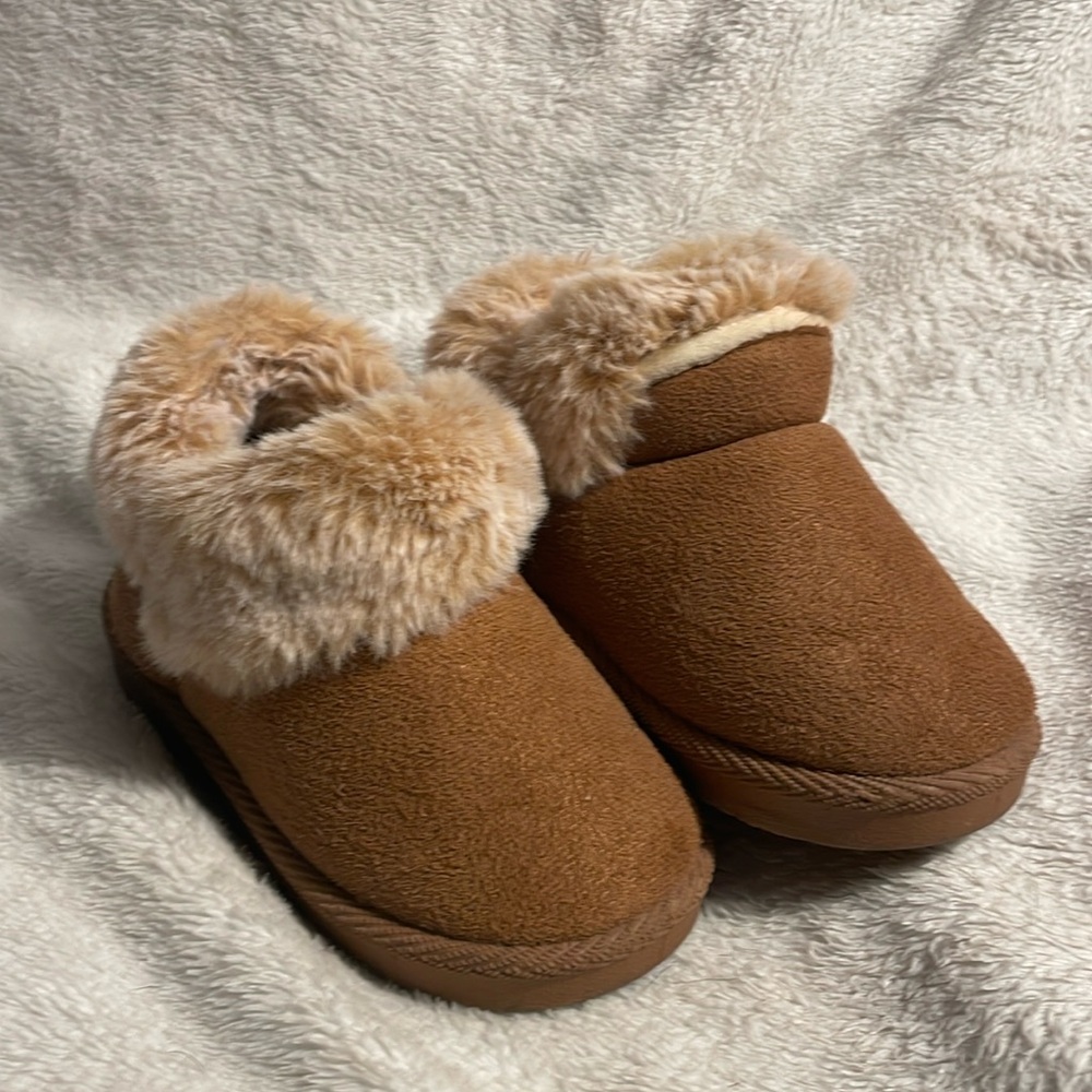 Stepping Stones Baby Girl Faux Fur Booties Size 5